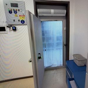 广安冷库服务-冷库库门照片