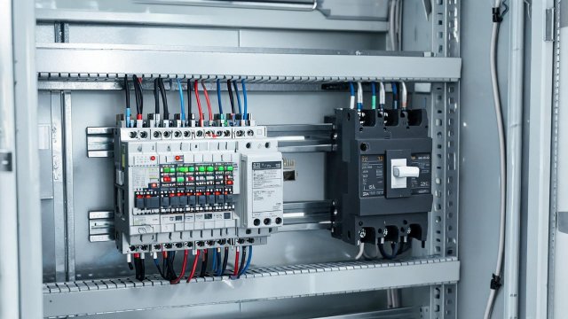 冷库PLC控制器断电的6大高频原因与完整维修路径