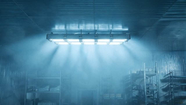 冷库照明“嗡嗡”响？别急着怪制冷机组——照明系统异响的常见原因与维修方法